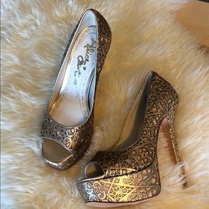 Alice + Olivia Shoes - Alice + Olivia • Larimore Platform Heels Alice + Olivia Shoes - Alice + Olivia • Larimore Platform Heels